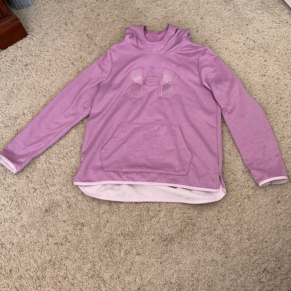 This sweatshirt is in great condition and has a bit of a turtle necked collar.